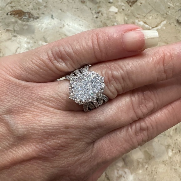 Elegant Silver Women's Ring - Picture 4 of 12